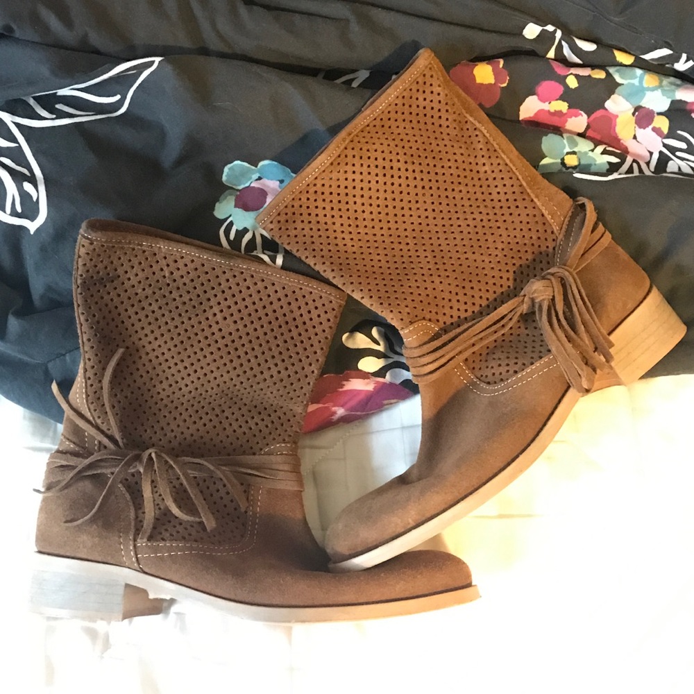 Alpe Spanish perforated suede brown boots